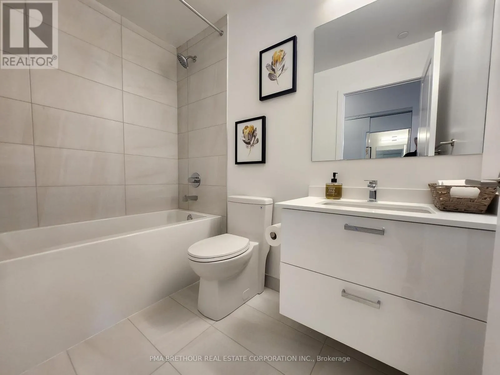 B-2909 - 50 UPPER MALL WAY