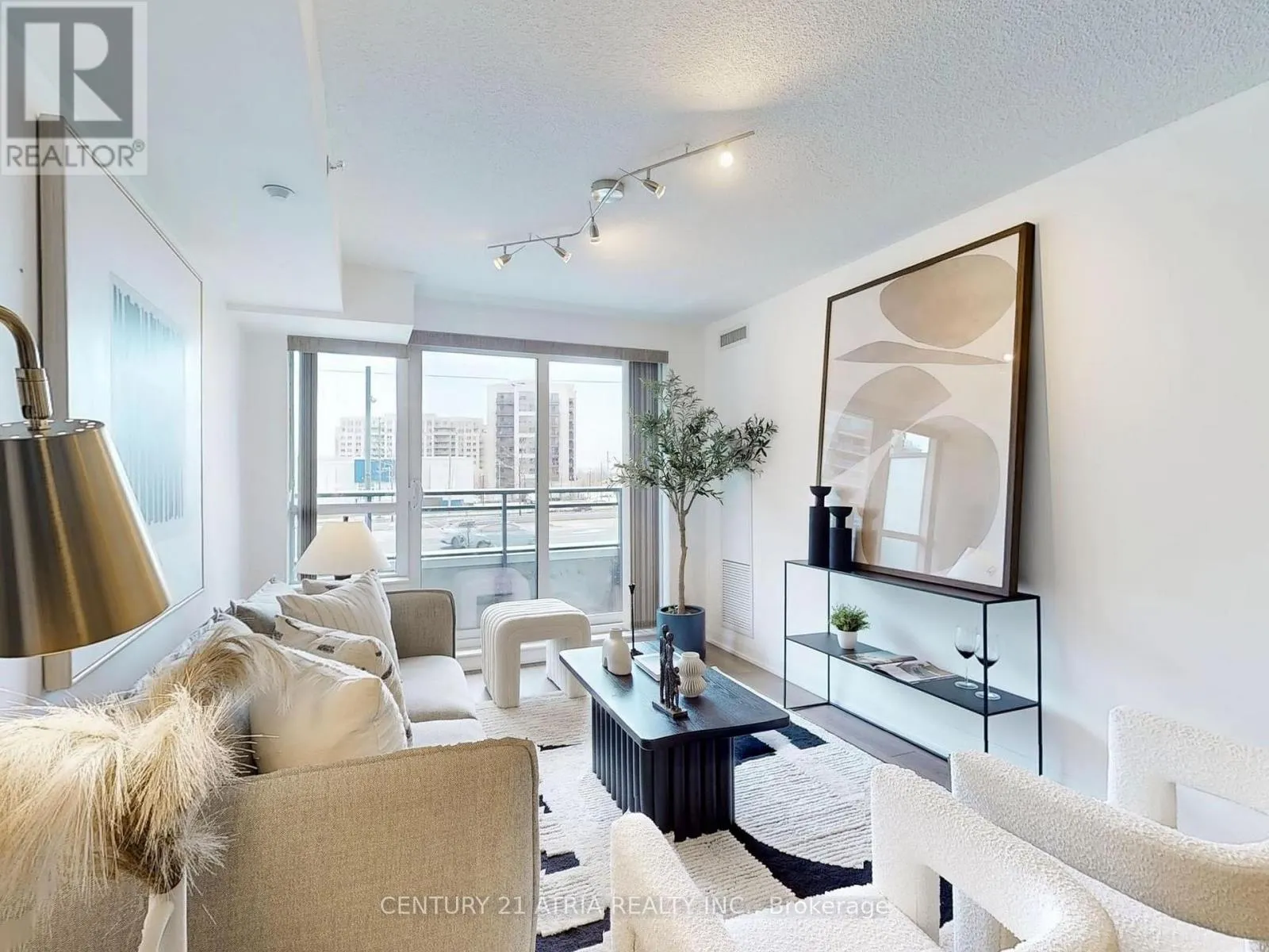 205 - 372 HIGHWAY 7 E