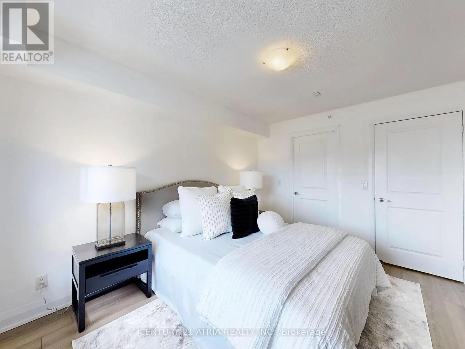 205 - 372 HIGHWAY 7 E