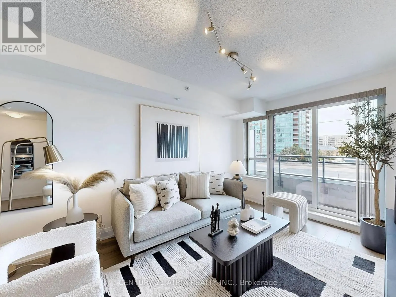 205 - 372 HIGHWAY 7 E