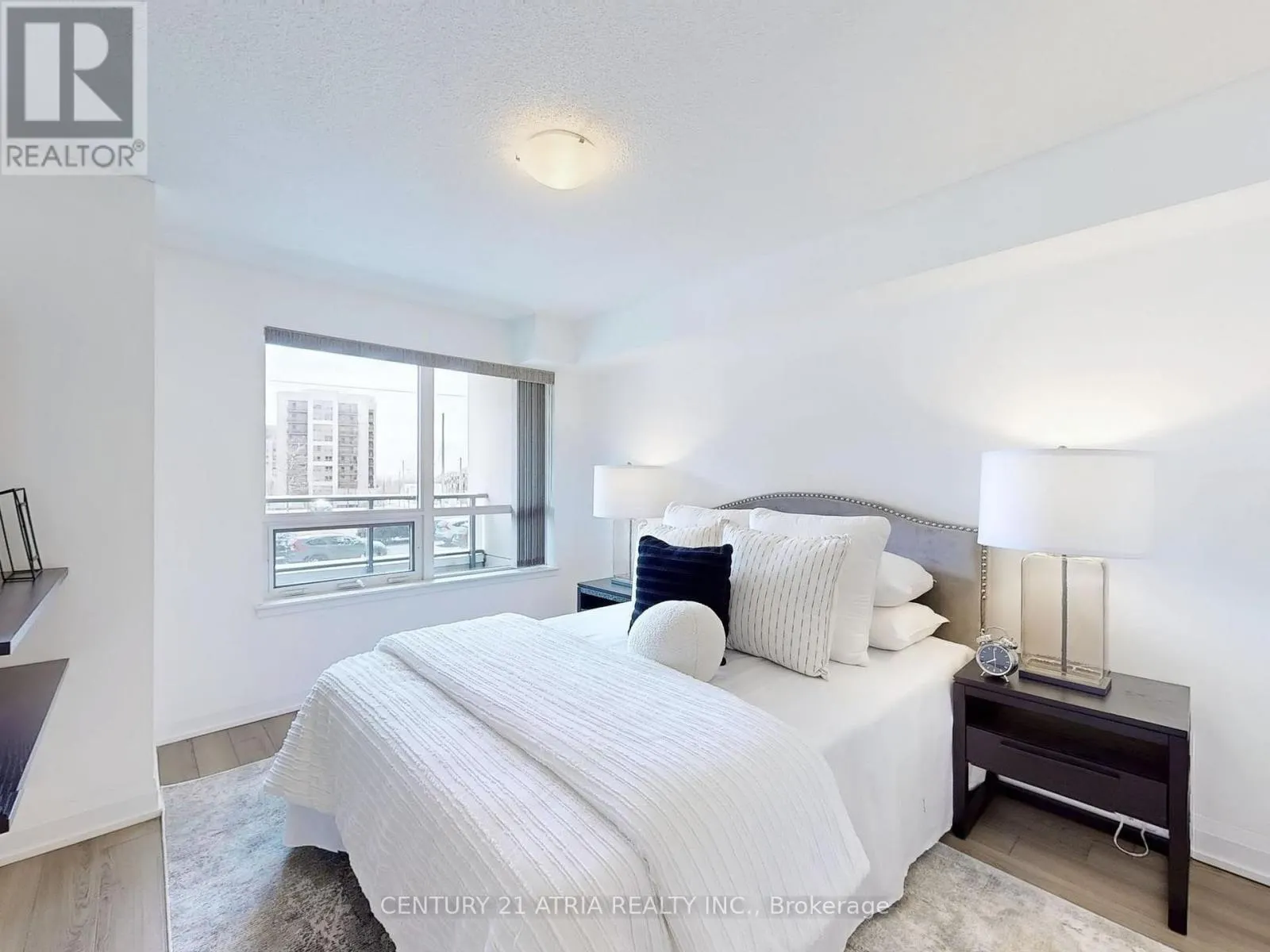 205 - 372 HIGHWAY 7 E