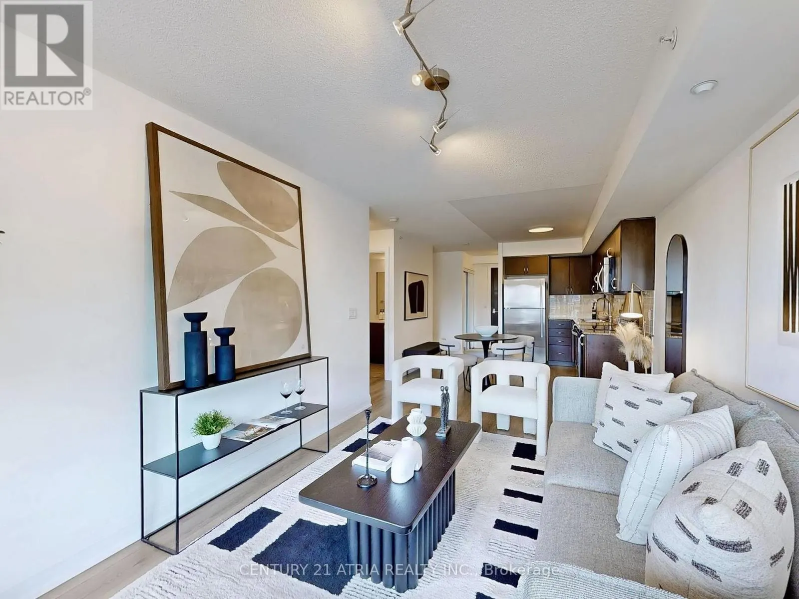 205 - 372 HIGHWAY 7 E