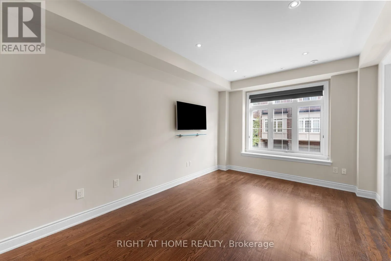 18 ISAAC DEVINS AVENUE