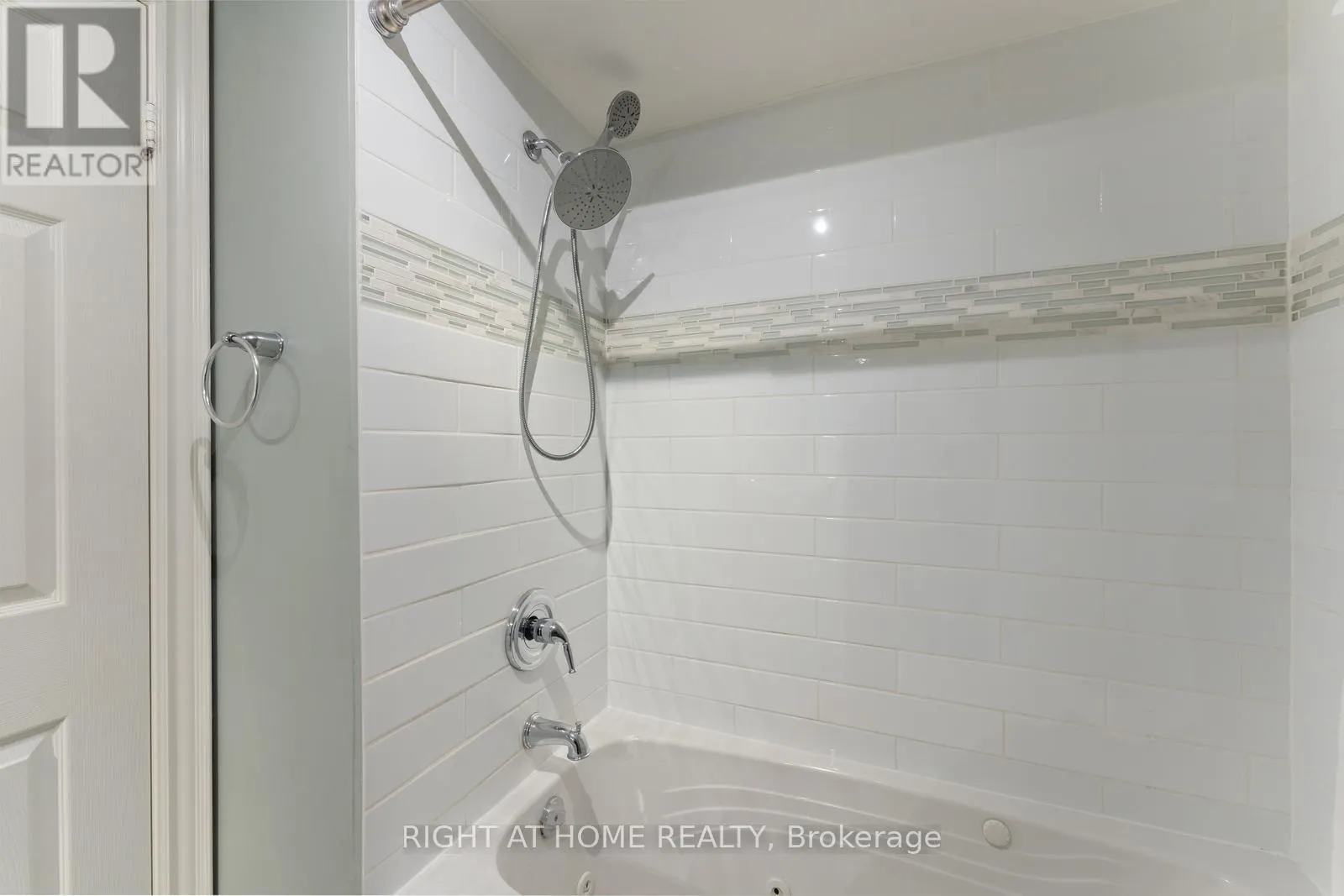 18 ISAAC DEVINS AVENUE