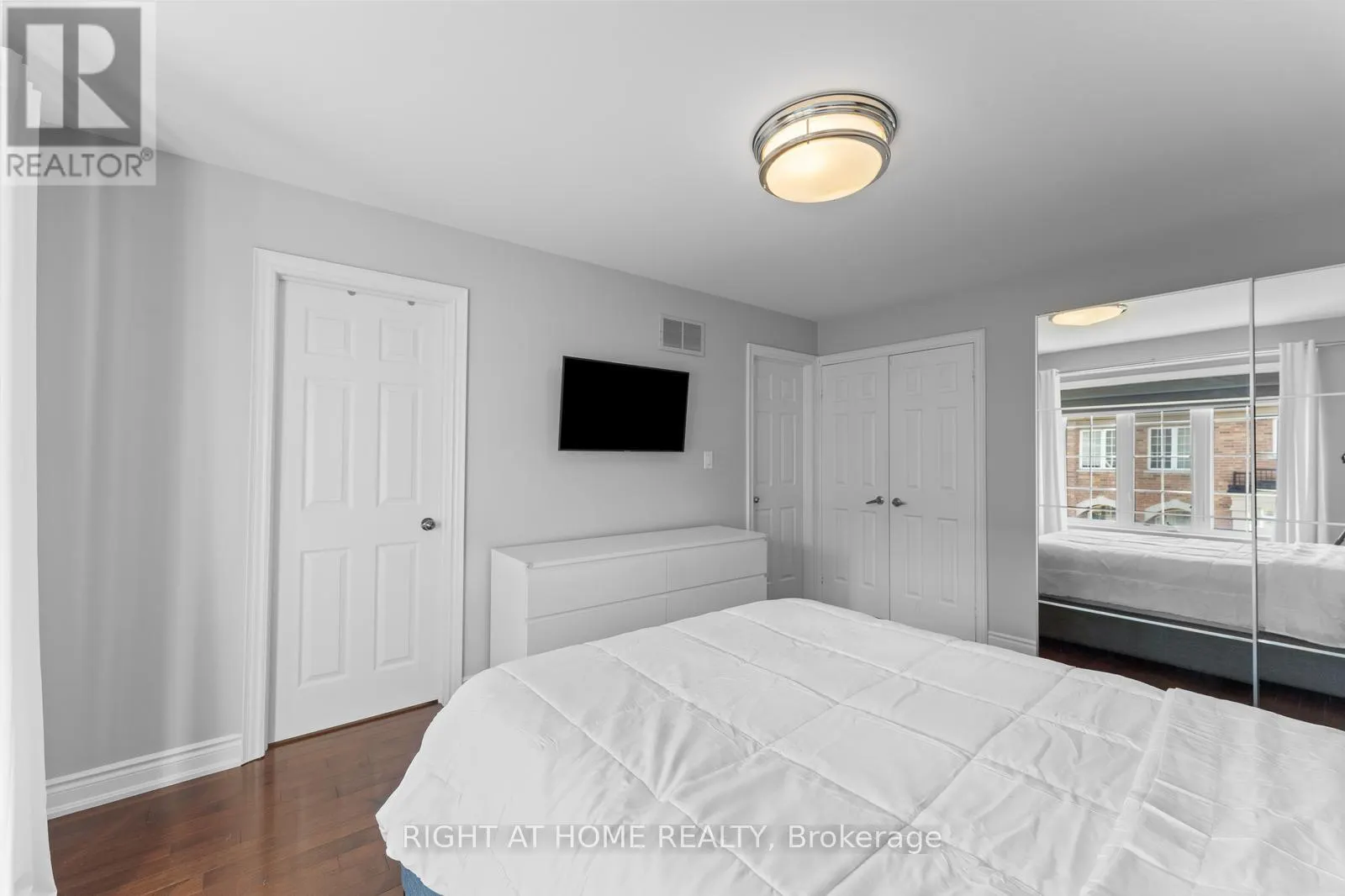 18 ISAAC DEVINS AVENUE