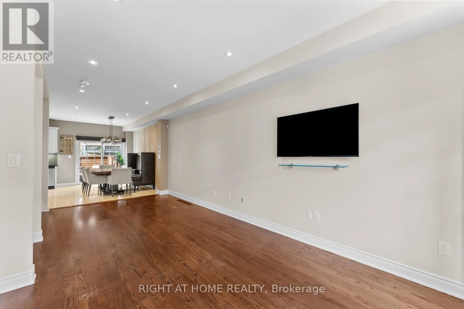 18 ISAAC DEVINS AVENUE