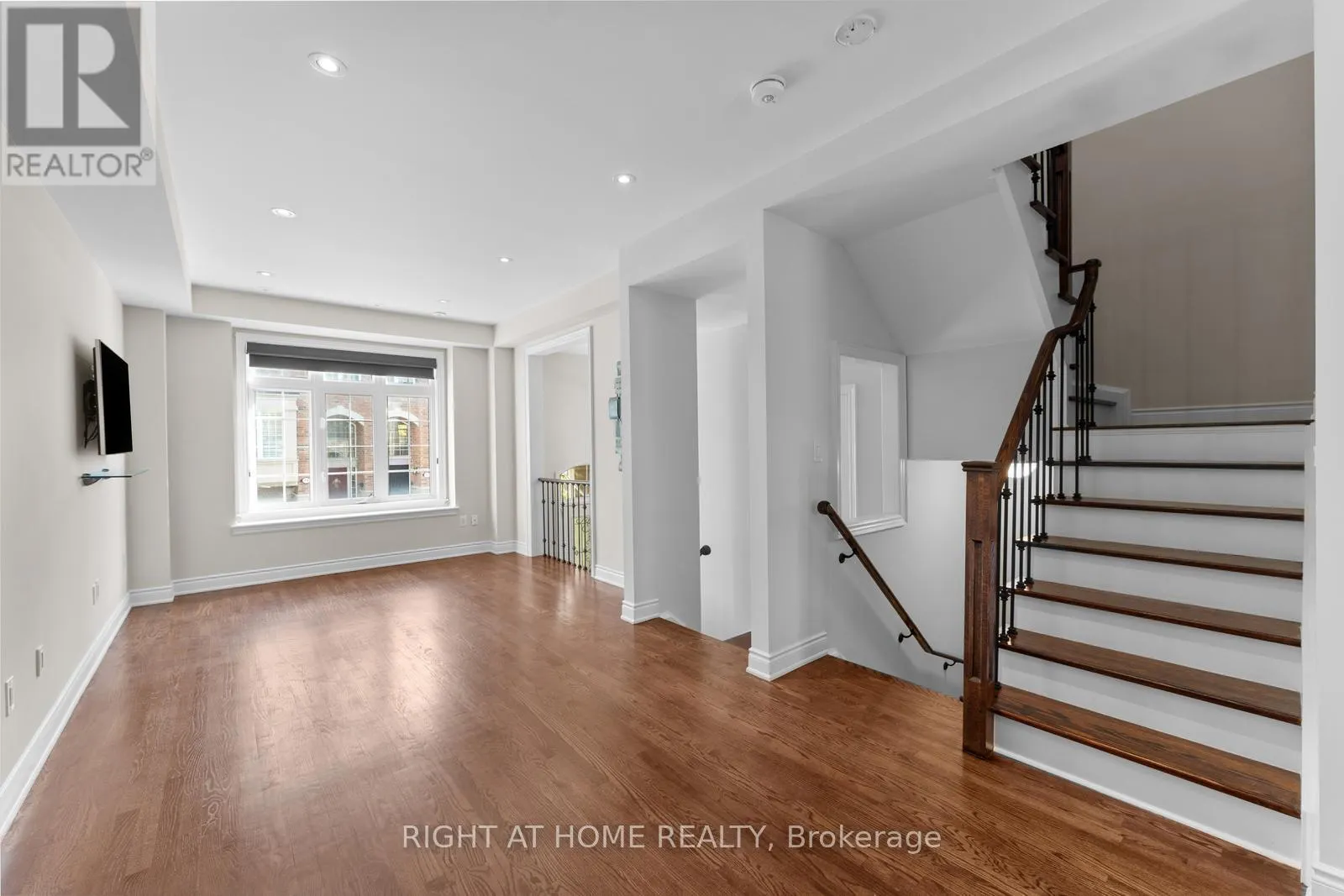 18 ISAAC DEVINS AVENUE