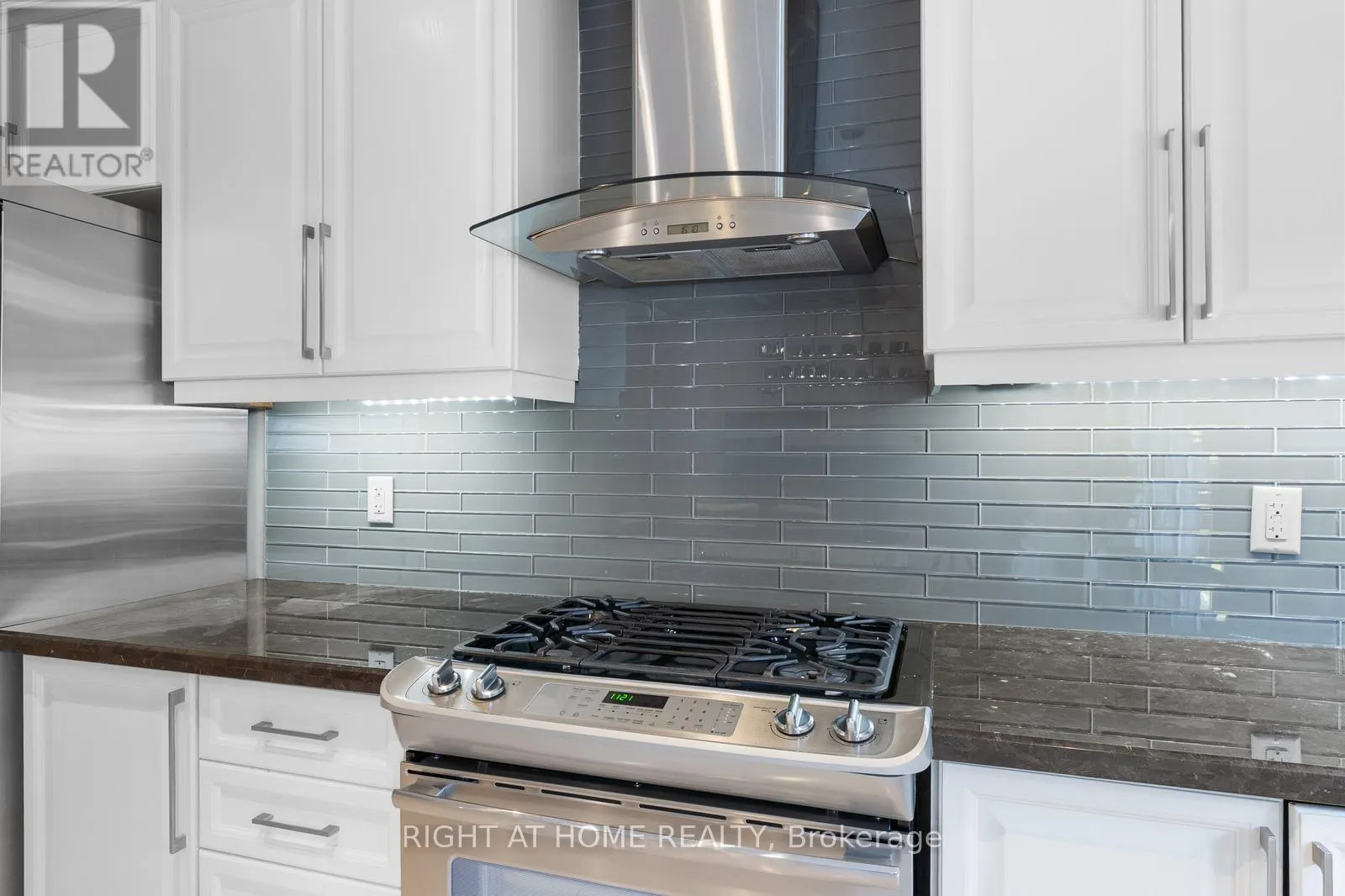 18 ISAAC DEVINS AVENUE