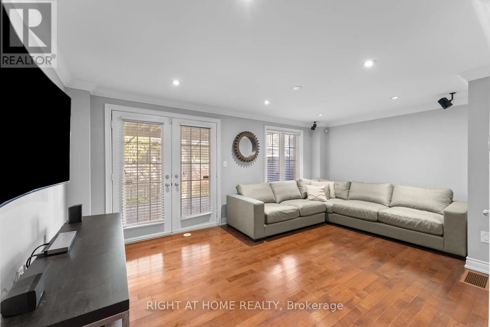 18 ISAAC DEVINS AVENUE