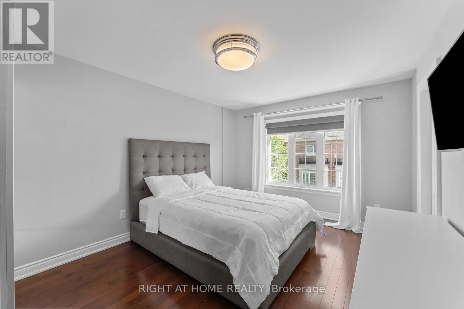 18 ISAAC DEVINS AVENUE