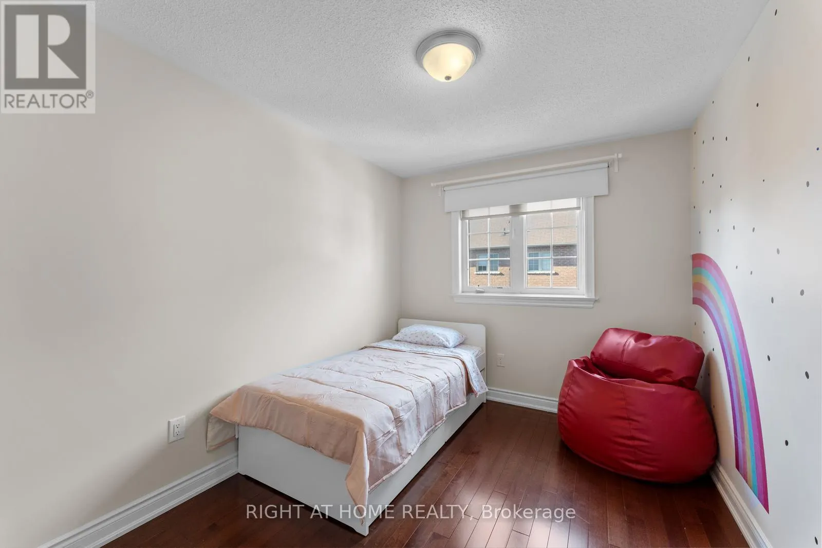 18 ISAAC DEVINS AVENUE