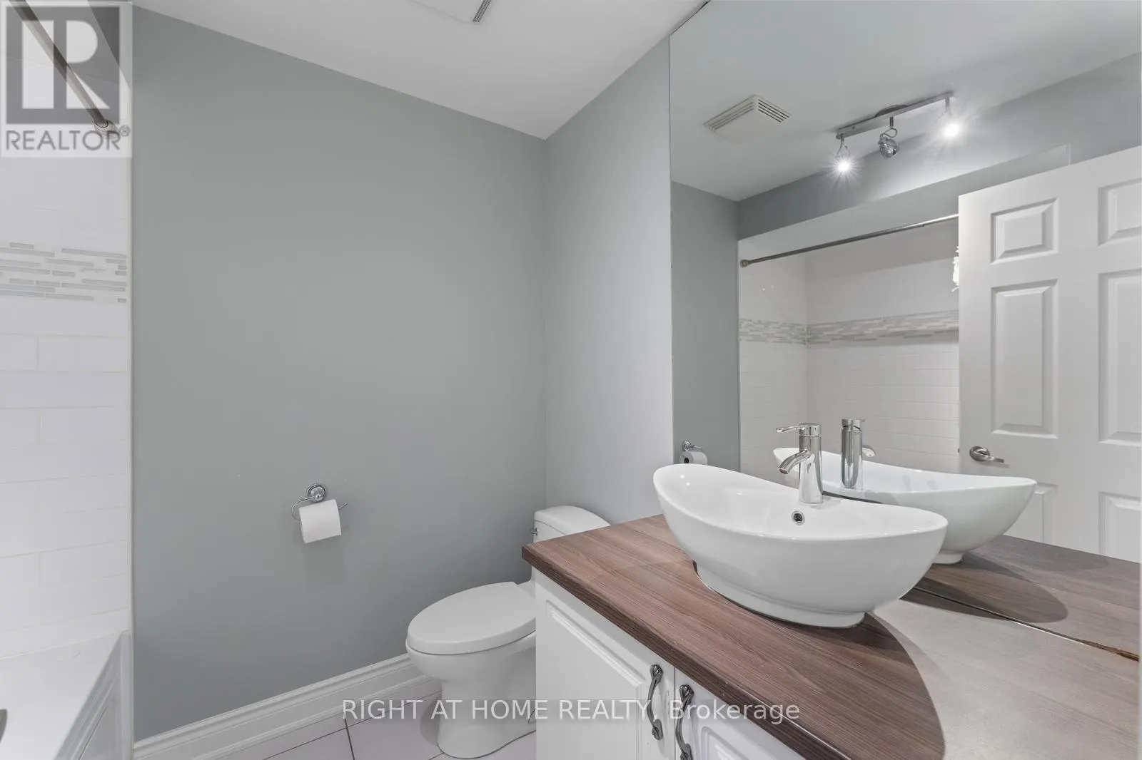 18 ISAAC DEVINS AVENUE