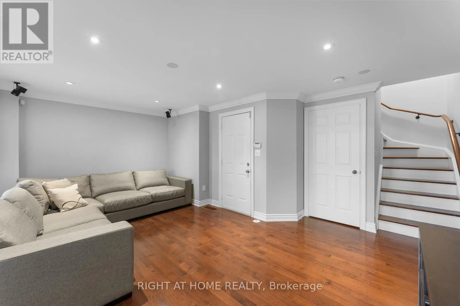 18 ISAAC DEVINS AVENUE