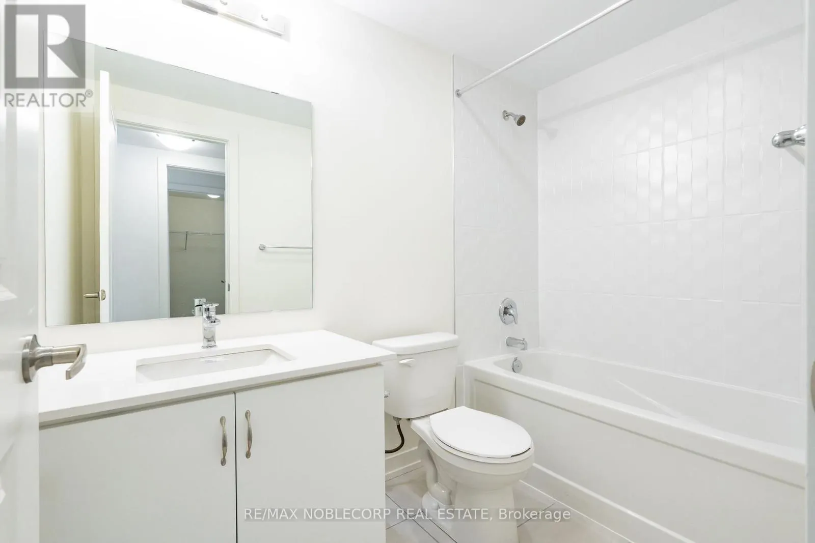 2205 - 58 ELIZABETH STREET E