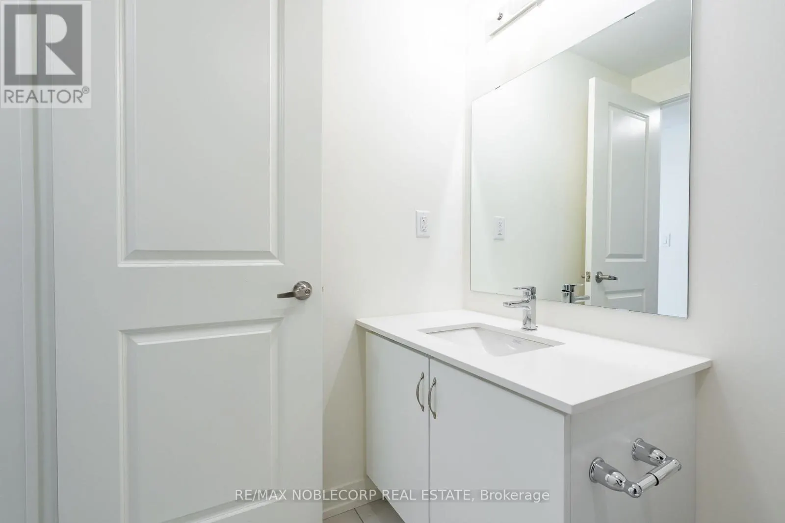 2205 - 58 ELIZABETH STREET E