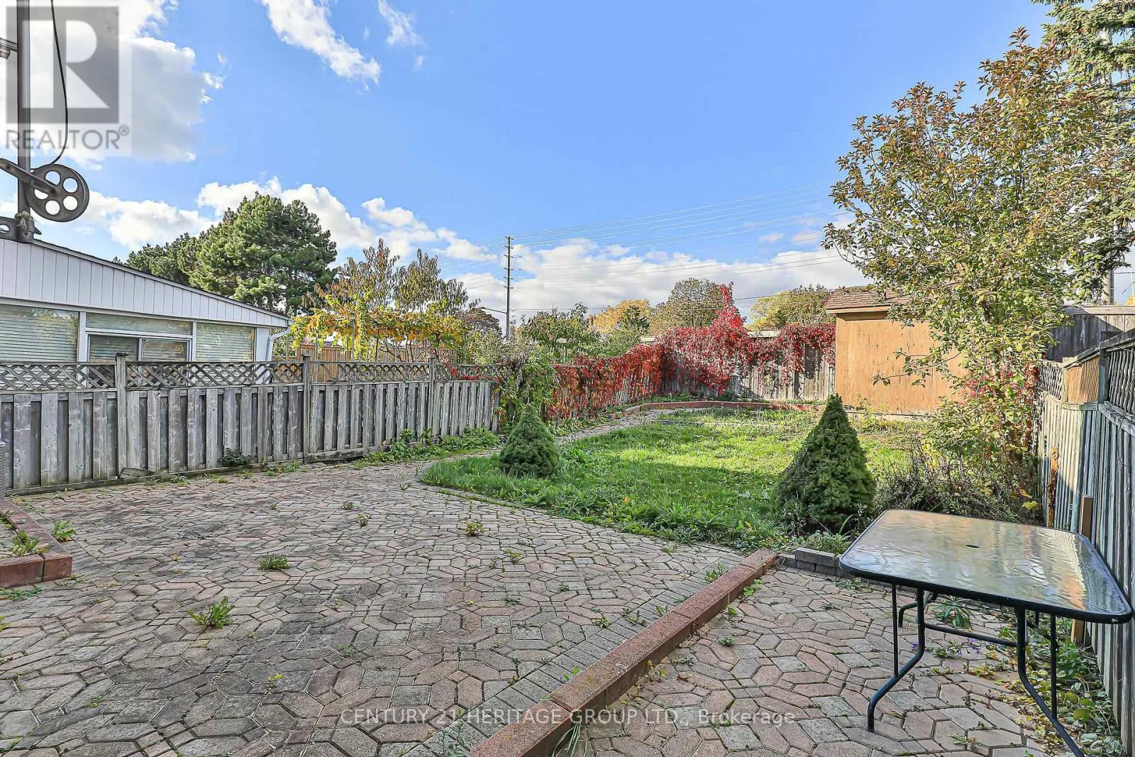 32 MOUNTFIELD CRESCENT