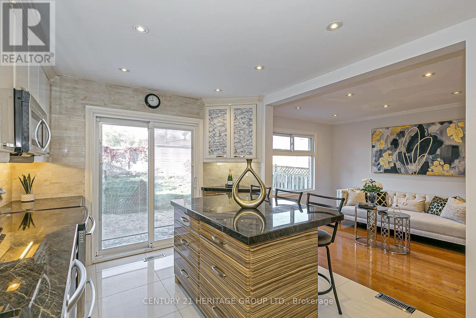 32 MOUNTFIELD CRESCENT