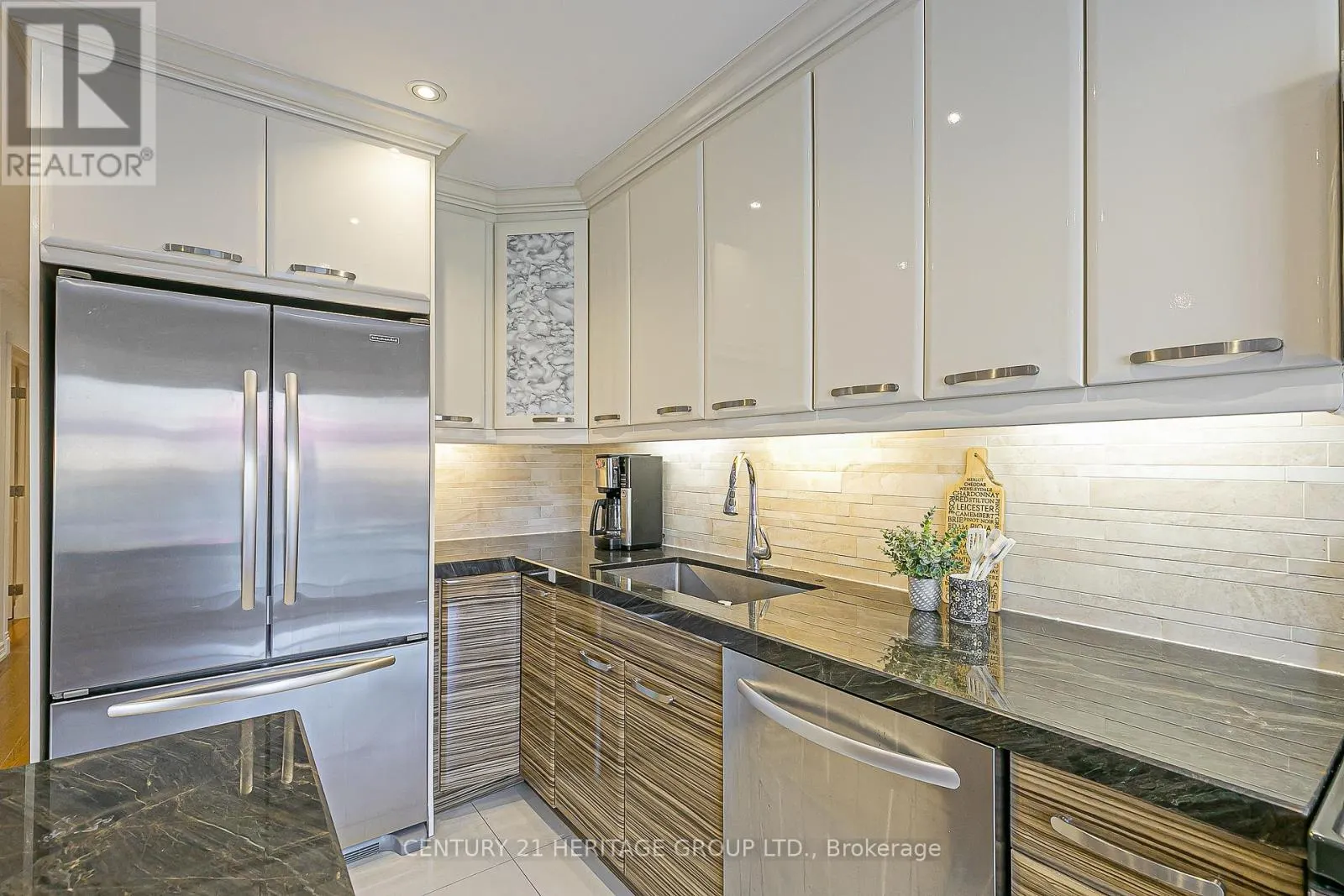 32 MOUNTFIELD CRESCENT