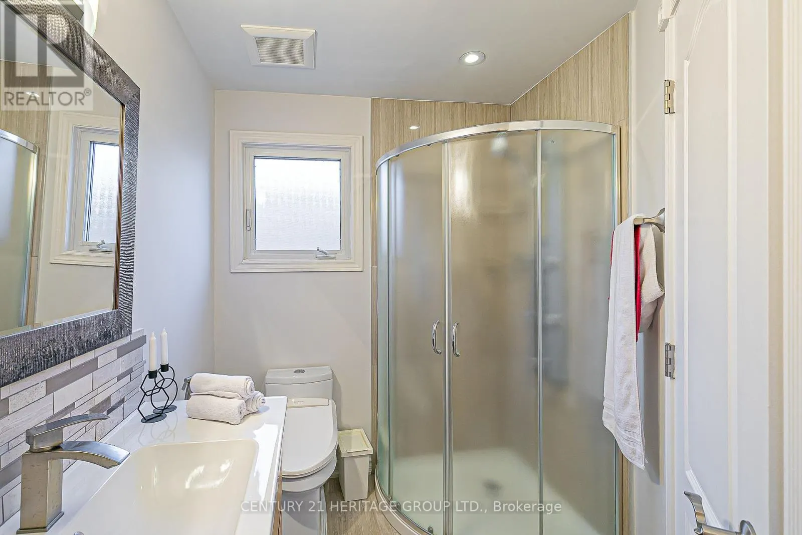 32 MOUNTFIELD CRESCENT