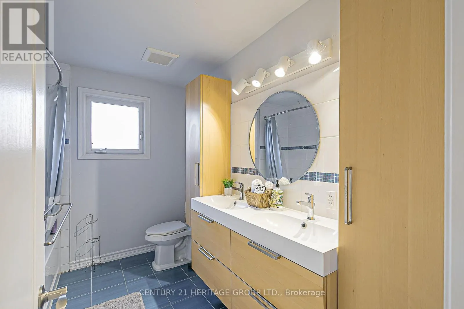 32 MOUNTFIELD CRESCENT