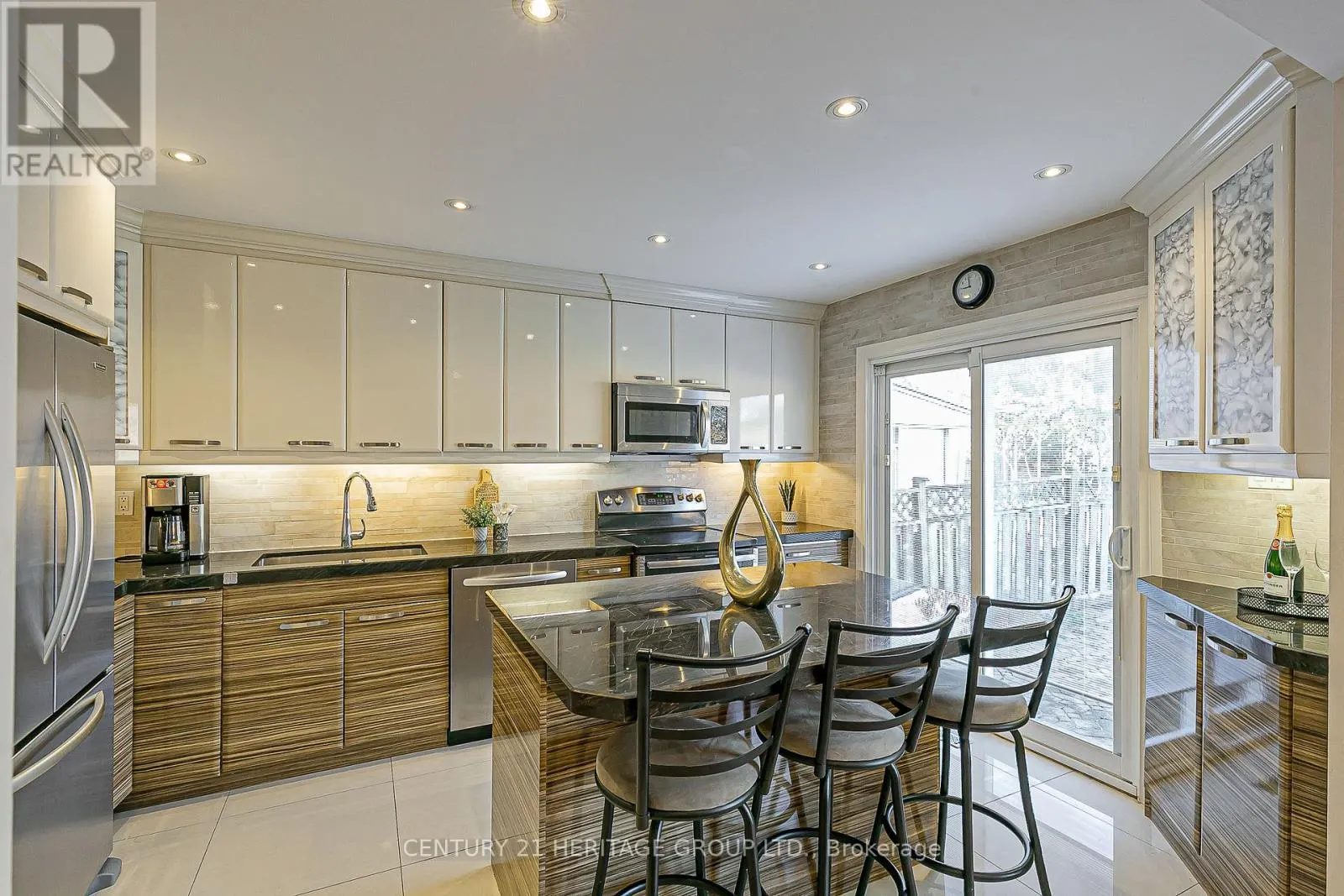 32 MOUNTFIELD CRESCENT