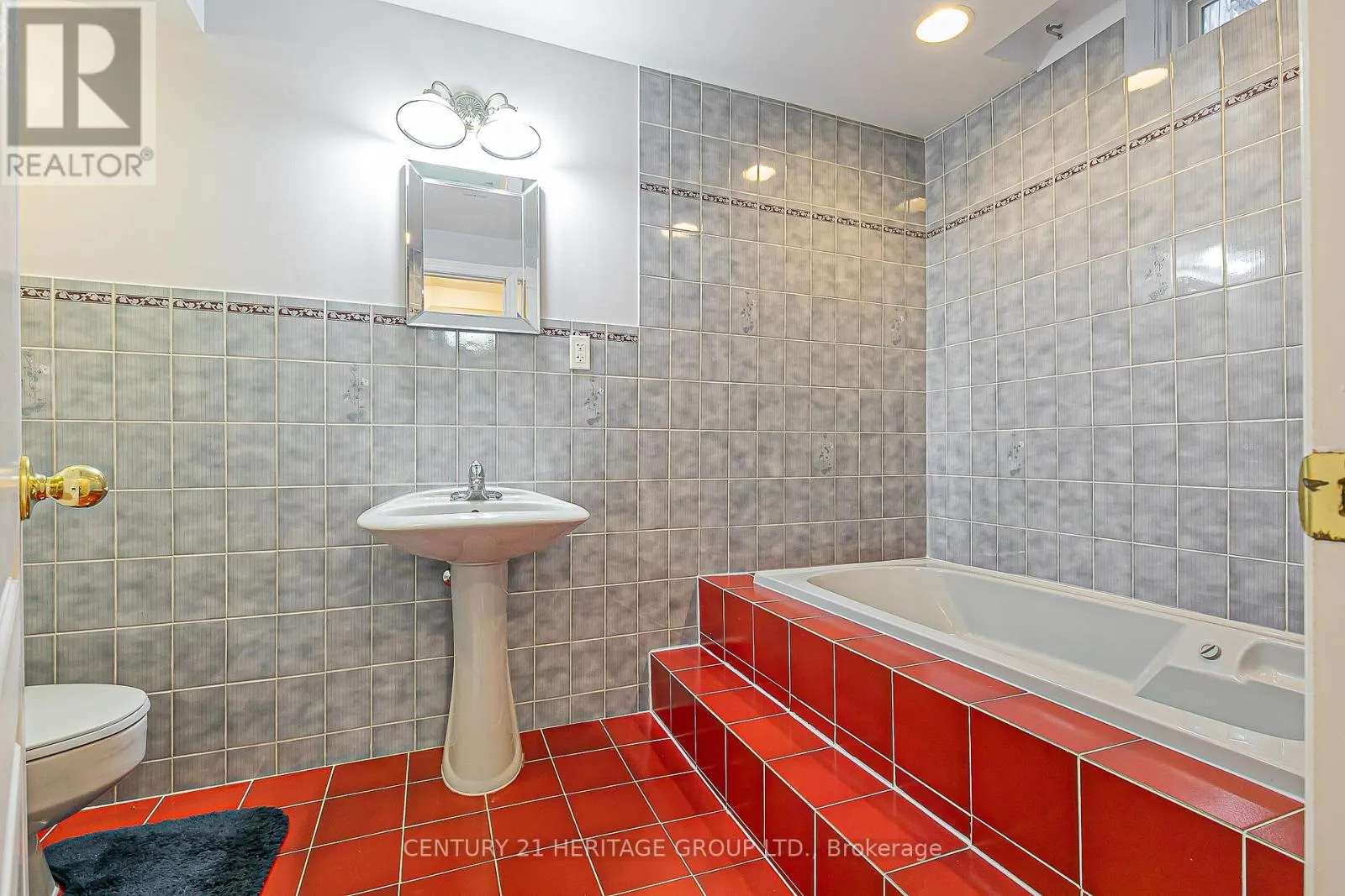 32 MOUNTFIELD CRESCENT