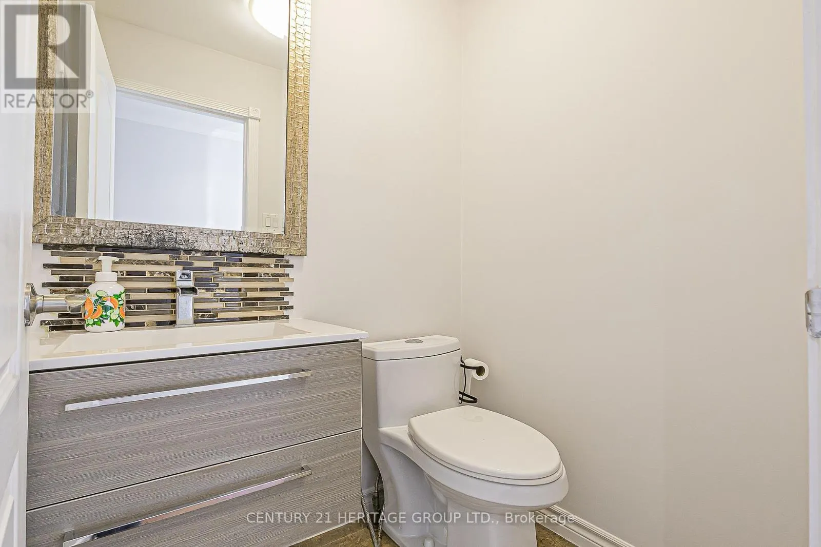 32 MOUNTFIELD CRESCENT