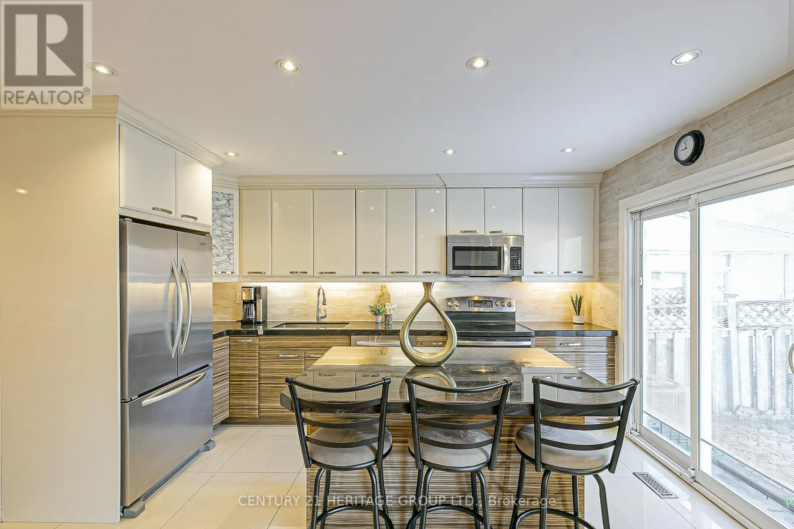 32 MOUNTFIELD CRESCENT