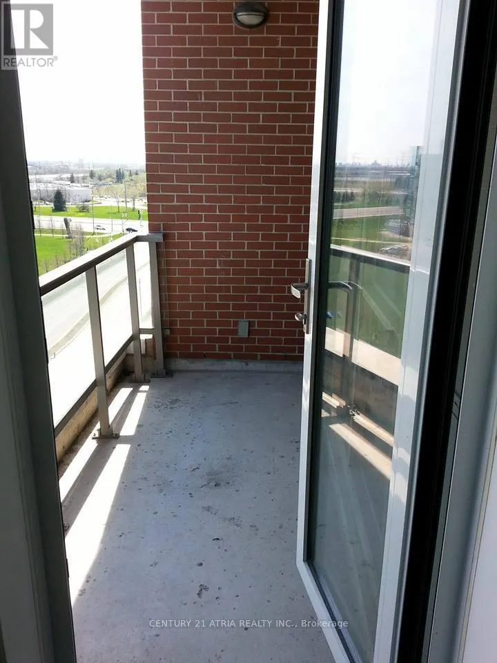 904 - 1 UPPER DUKE CRESCENT