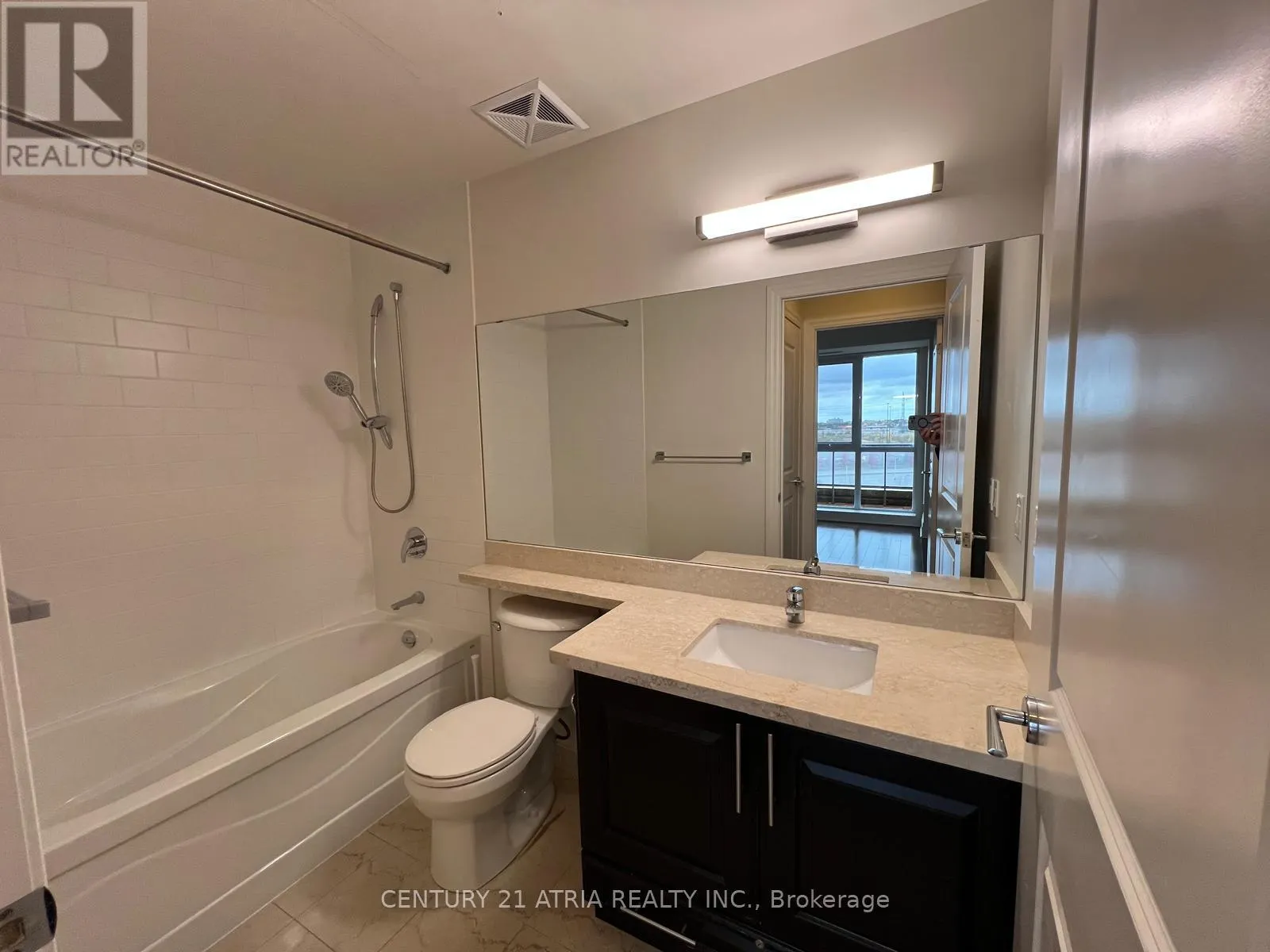 904 - 1 UPPER DUKE CRESCENT