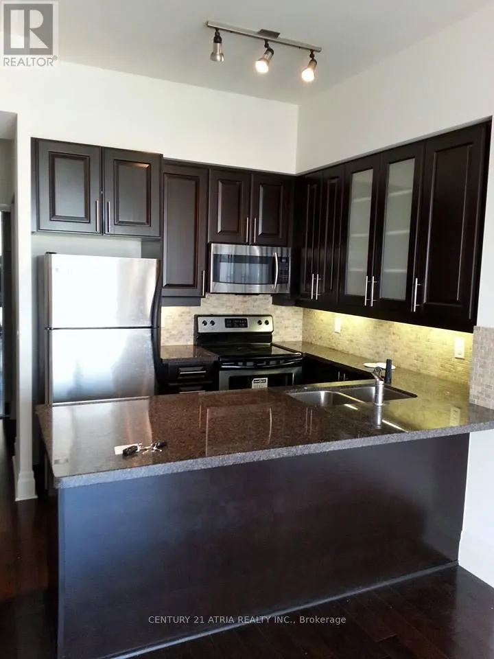 904 - 1 UPPER DUKE CRESCENT