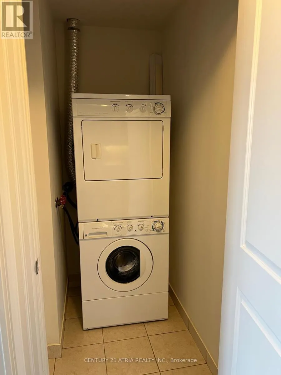 904 - 1 UPPER DUKE CRESCENT