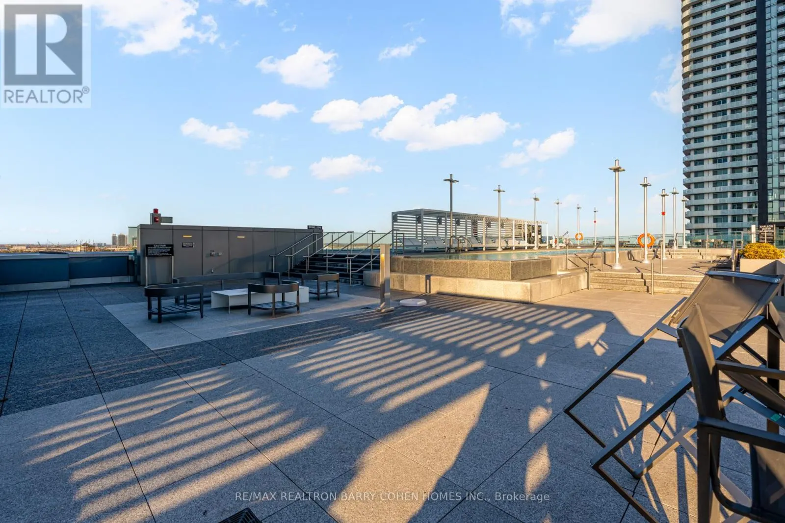 4015 - 1000 PORTAGE PARKWAY