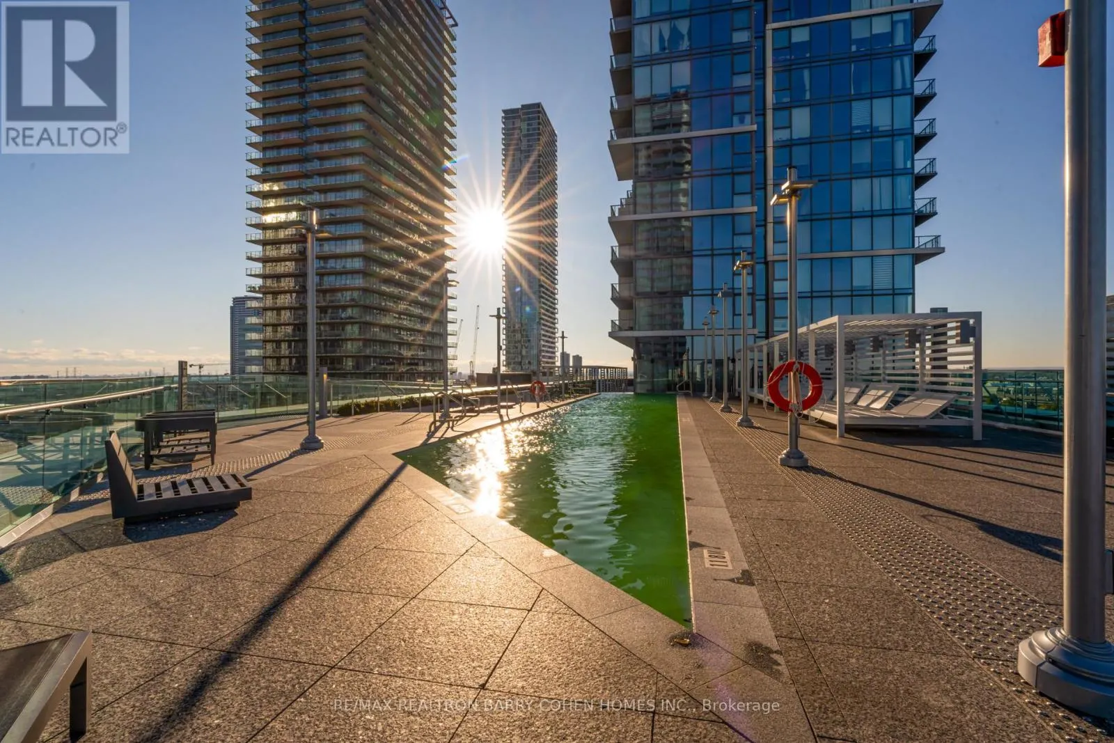 4015 - 1000 PORTAGE PARKWAY