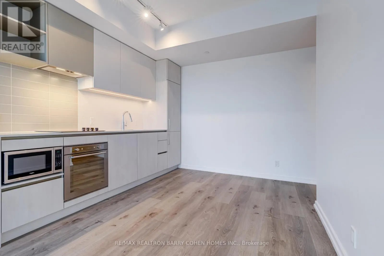 4015 - 1000 PORTAGE PARKWAY