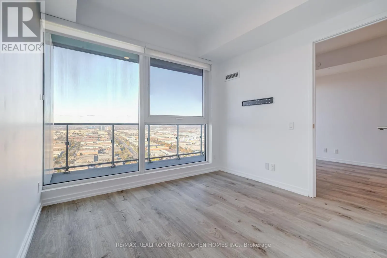 4015 - 1000 PORTAGE PARKWAY