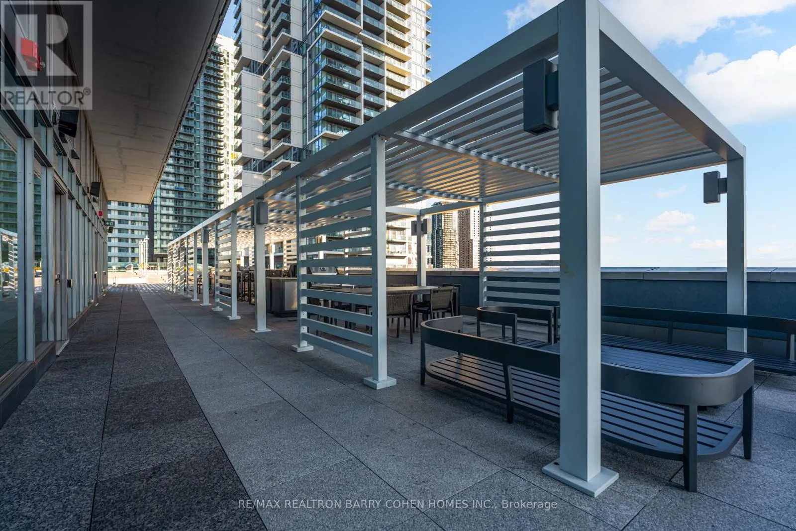 4015 - 1000 PORTAGE PARKWAY