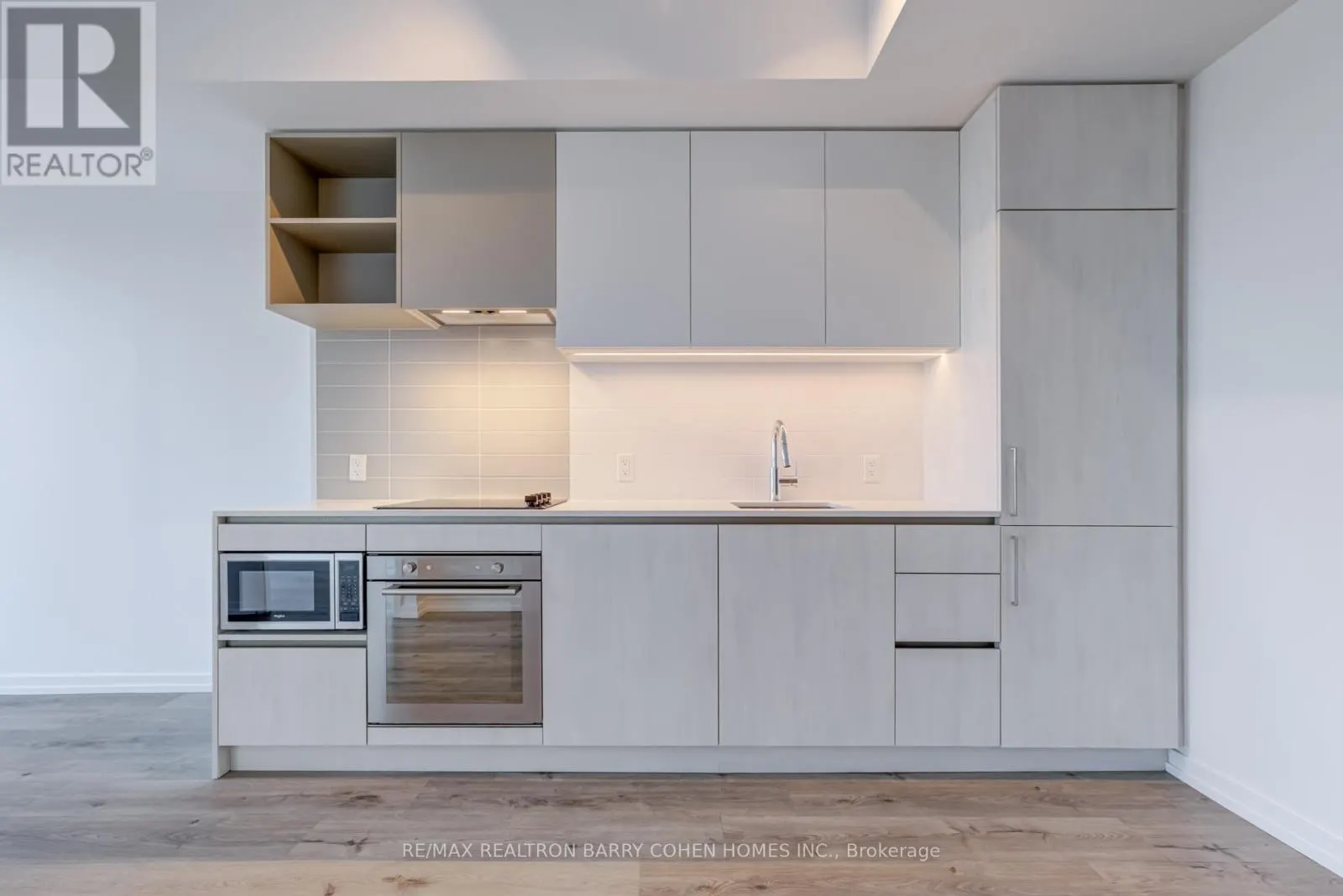 4015 - 1000 PORTAGE PARKWAY