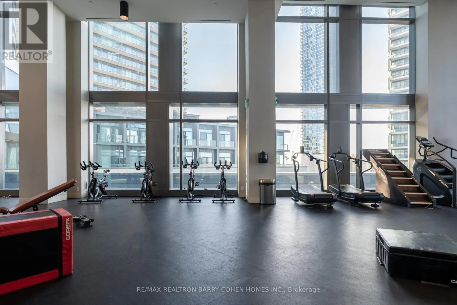 4015 - 1000 PORTAGE PARKWAY