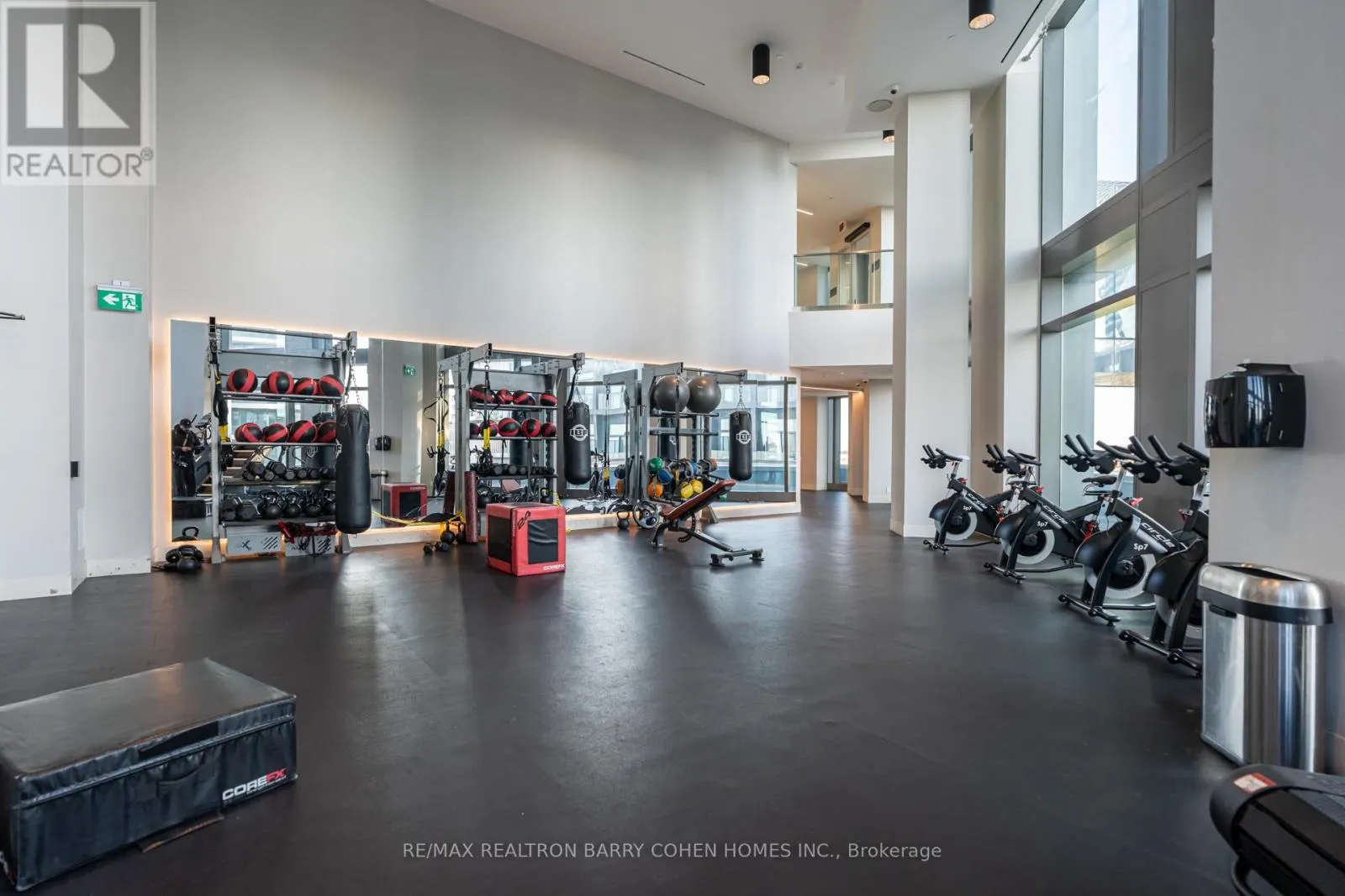 4015 - 1000 PORTAGE PARKWAY