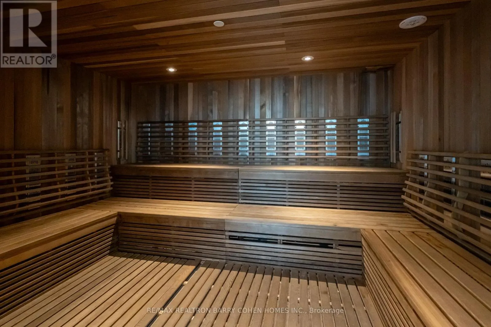 4015 - 1000 PORTAGE PARKWAY