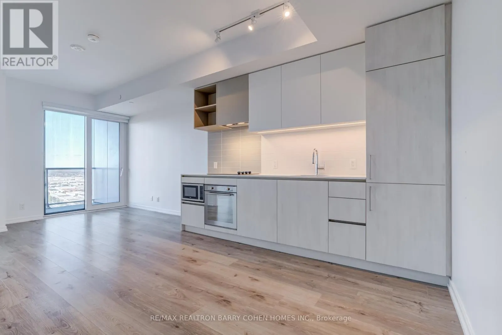 4015 - 1000 PORTAGE PARKWAY