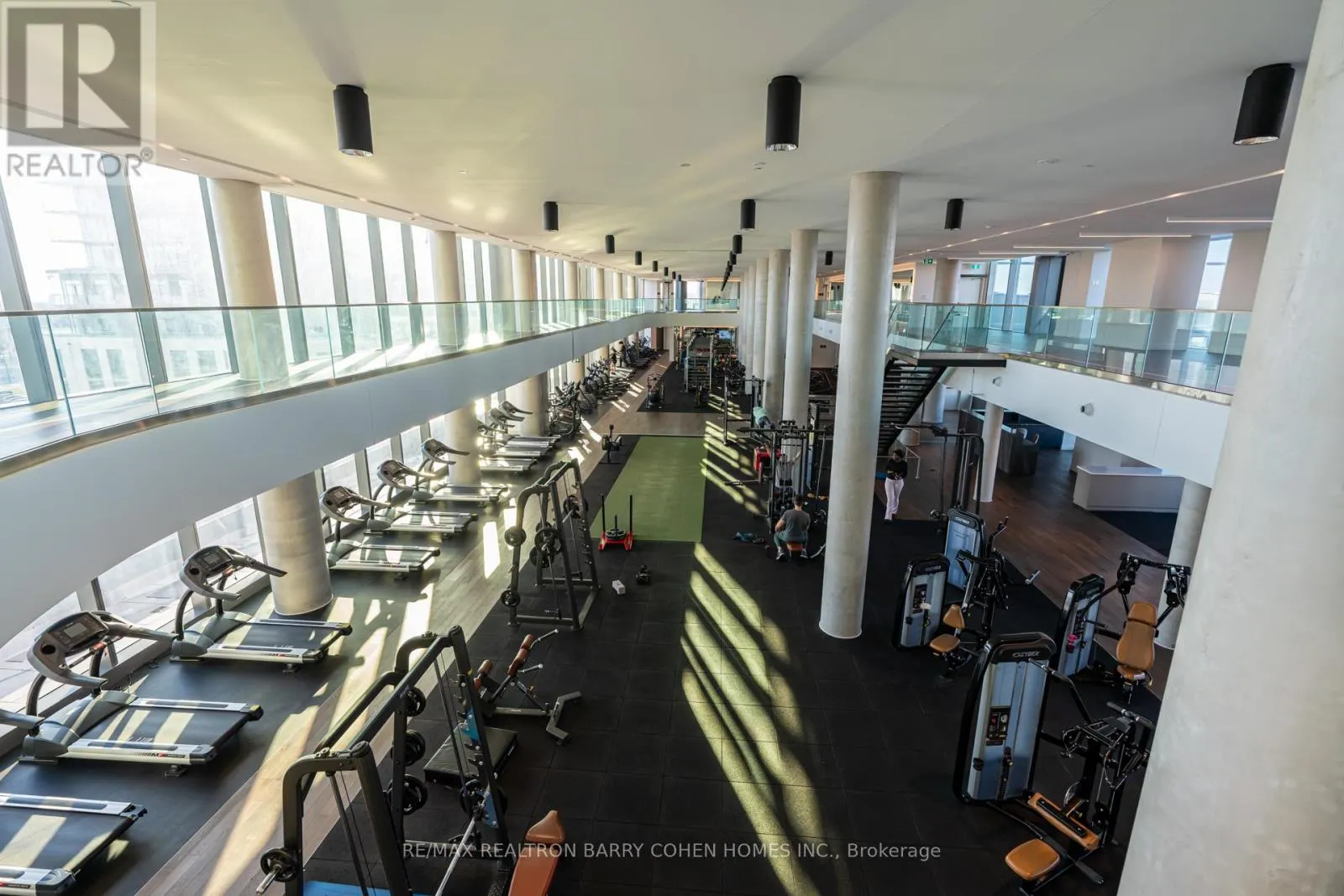 4015 - 1000 PORTAGE PARKWAY