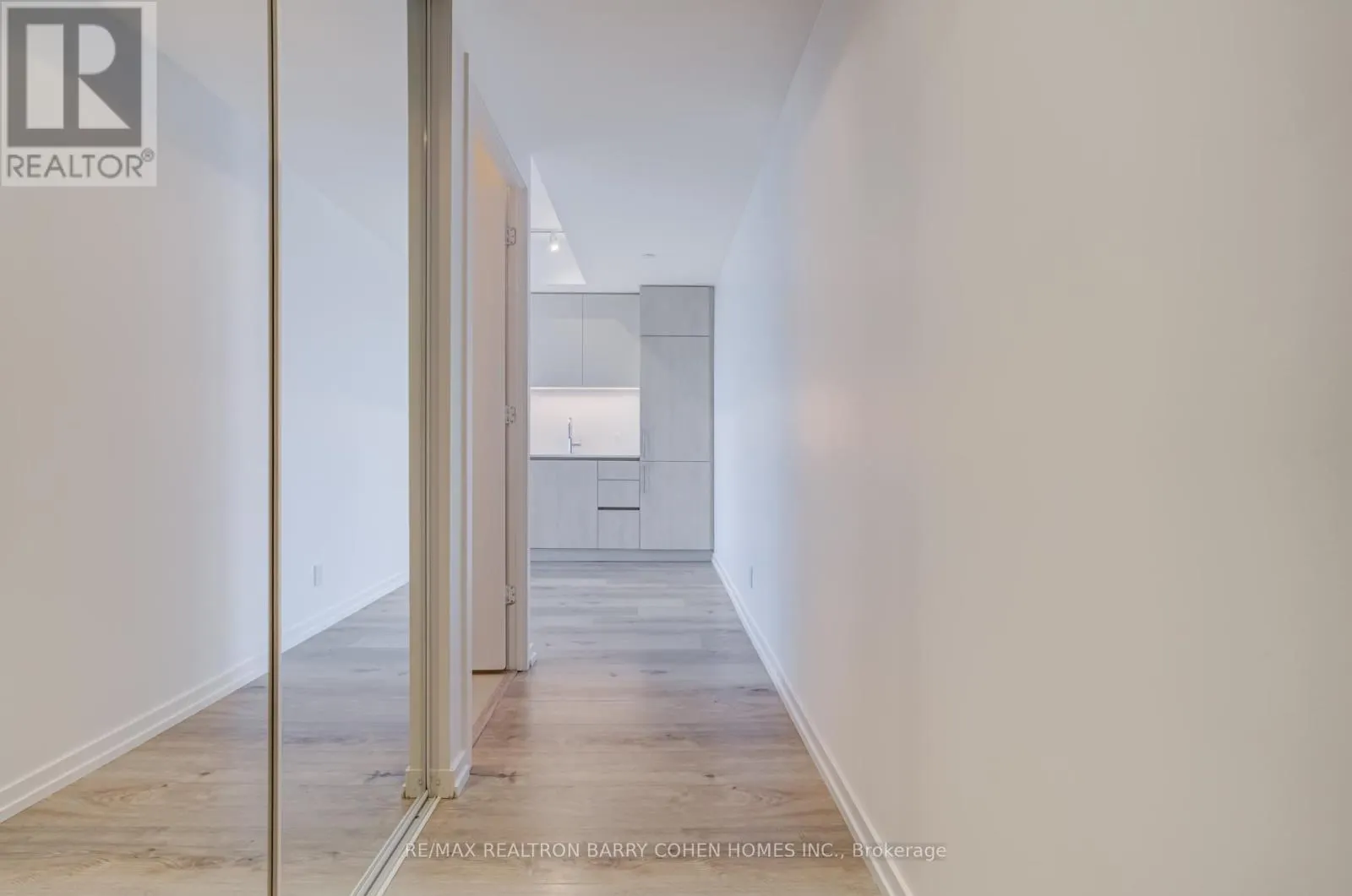 4015 - 1000 PORTAGE PARKWAY