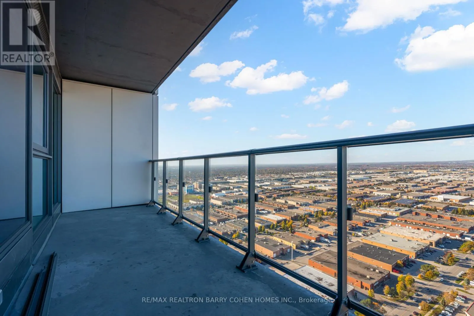 4015 - 1000 PORTAGE PARKWAY