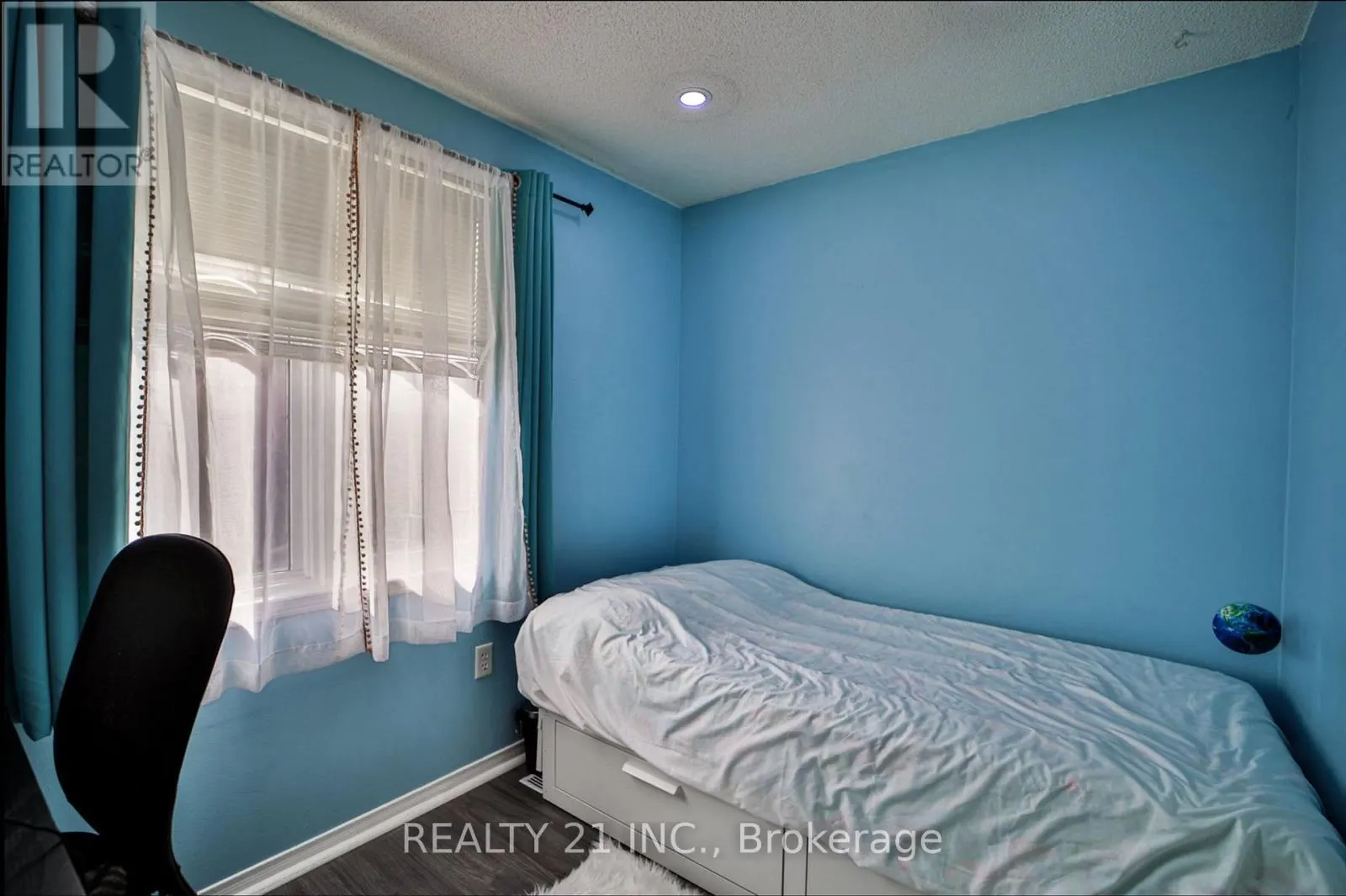 1036 - 75 WELDRICK ROAD E