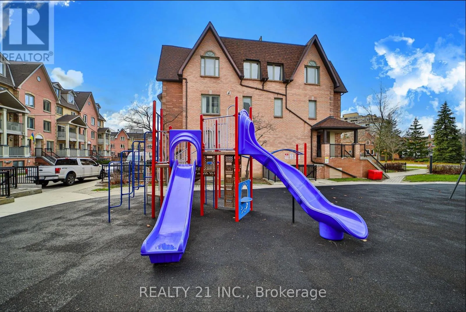 1036 - 75 WELDRICK ROAD E