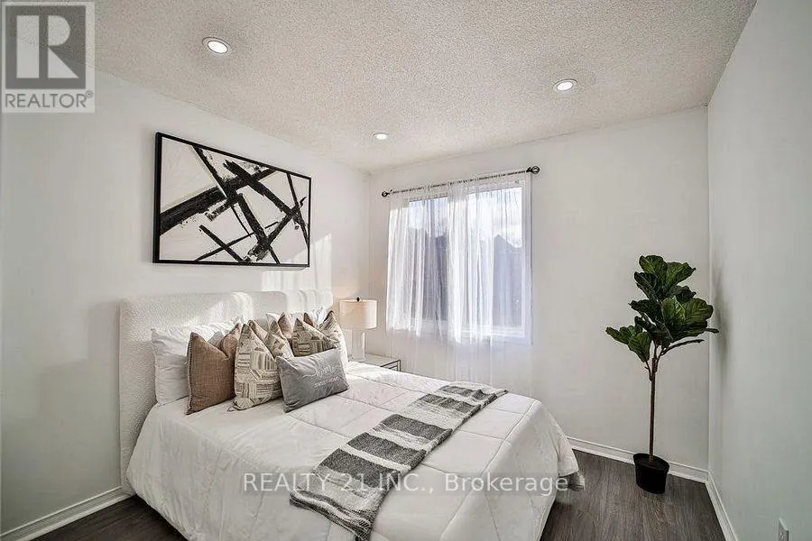 1036 - 75 WELDRICK ROAD E