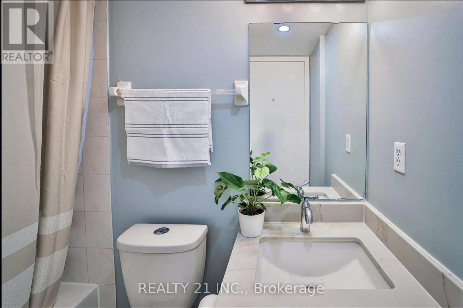 1036 - 75 WELDRICK ROAD E