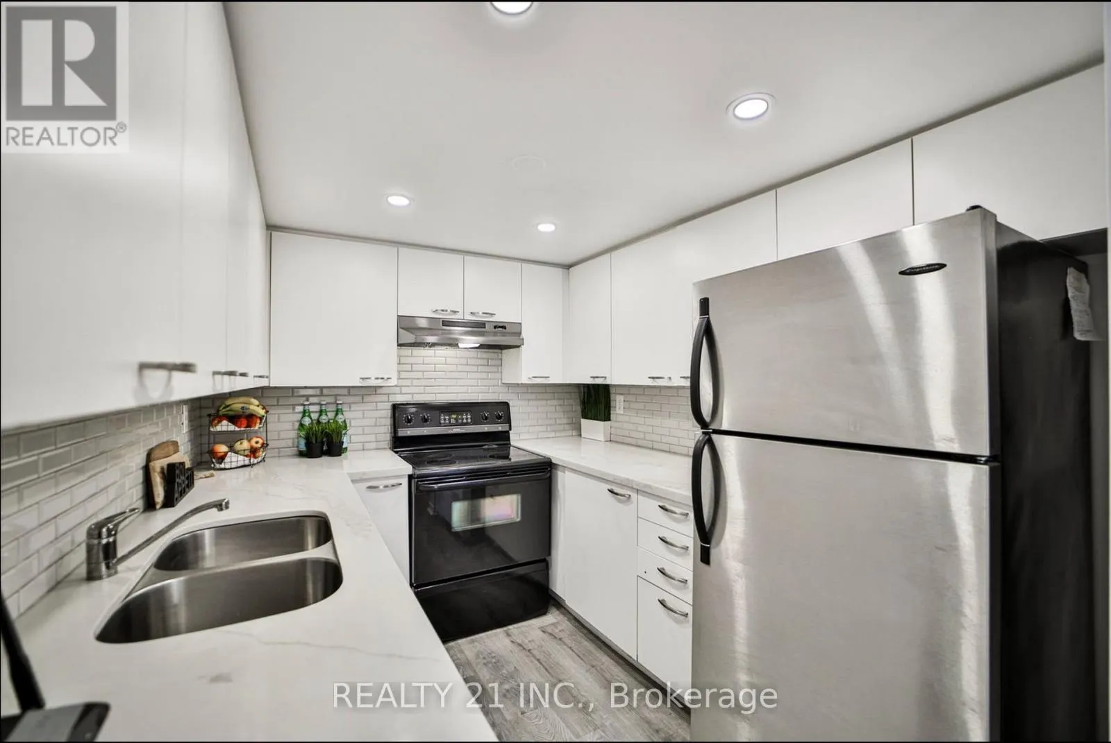 1036 - 75 WELDRICK ROAD E